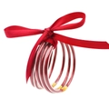 Detalle de pulseras de silicona roja con purpurina y un lazo de cinta de satén - Rojo