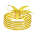 Set de cinco pulseras de gelatina de silicona amarilla con cuentas brillantes y un lazo - Amarillo