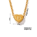 Dettaglio del ciondolo a cuore dorato con lettera D che mostra dimensioni e catenina - Lettera D(KSN00146-D)