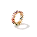 Anello eternity dorato con zirconi arcobaleno taglio marquise su fondo bianco - US 7 / Oro (Strass Colorato)