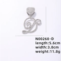 Ciondolo lettera D con chiusura a cuore e strass argentati, misura 5,6 cm per 3,8 cm - Lettera D Argentata con Strass