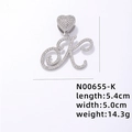 Ciondolo lettera K con chiusura a cuore e pavé di cristalli in argento lucido - Lettera K Argentata con Strass