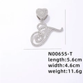 Ciondolo lettera T argento con chiusura a cuore e cristalli pavé, misura 5,6x4,6cm - Lettera T Argentata con Strass