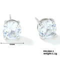 Macro-opname van 0,6 cm ronde glazen oorknopjes met een zilveren vierpoot-zetting - Zilverkleurig Wit Strass (4 Klauwen 0.6)