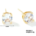 Macro-opname van goudkleurige oorknopjes met 0,6 cm ronde facetgeslepen kristallen - Goudkleurig Wit Strass (4 Klauwen 0.6)