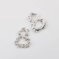 Détail macro de pendentifs couronne évidée en argent avec strass clairs pour bijoux DIY - Base Argentée avec Strass Transparent