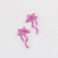 Detaillierte Ansicht rosa Schleifenanhänger aus Legierung mit Ösen für DIY-Schmuckherstellung - Fuchsia