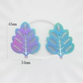 Vista dettagliata dei ciondoli a foglia arcobaleno con dimensioni di 45mm per 34mm per fai da te - Foglia composta pennata (Foglia 5)