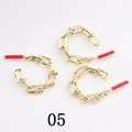 Detalle de pendientes de aro con eslabones en U de aleación dorada para hacer joyería - Cadena de Eslabones en U(05)