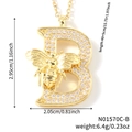 Collana dorata con ciondolo lettera B con pietre e design di ape 3D da donna - Collana Lettera B (N01570C-B)