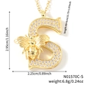 Collana dorata con lettera S in cristalli e ciondolo ape su catena a maglie - Collana Lettera S (N01570C-S)