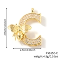 Ciondolo a lettera C dorata con ape in strass scintillanti, misura 2,95 x 2,5 cm - Solo Ciondolo-Lettera C (P5165C-C)