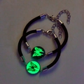 Leuchtende Schmetterlingsanhänger an verstellbaren schwarzen Wachsseil-Armbändern - Leuchtendes Schmetterlingsarmband Stil 1