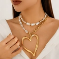 Halskette mit Lavakerz-Anhänger, unregelmäßigen Perlen und goldener Kette - Mehrlagiges Gold