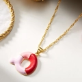 Collana a catena dorata con ciondolo rotondo in smalto rosa e rosso e alfabeto - Lettera Q