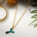 Collana a catena dorata con pendente a forma di Y in smalto bicolore verde - Lettera Y