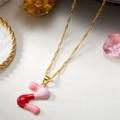 Collana a catena dorata con un ciondolo colorato a forma di lettera Z in smalto - Lettera Z