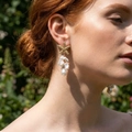 Pendientes de estrella de mar dorada con perlas barrocas para un estilo de vacaciones - Estilo de Perla Barroca Artificial en Racimo de Estrella de Mar (ER26Y0026)