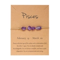 Dettaglio del bracciale zodiaco Pesci con pietre naturali su carta kraft - Pesci