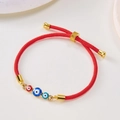 Verstellbares rotes Seilarmband mit bunten Emaille-Evil-Eye-Anhängern und Gold-Finish - Rotes Seil-Drei Farbige Augen(BR24Y0220)