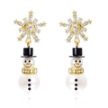 Détail de boucles d'oreilles bonhomme de neige avec perles blanches et zircon doré - Style Bonhomme de Neige Flocon (ER24Y0603-1)