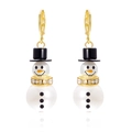 Détail de boucles d'oreilles bonhomme de neige en perles avec chapeau noir et cristaux - Style Bonhomme de Neige à Crochet (ER24Y0603-2)
