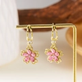 Kirschblüten-Ohrhänger mit rosa-weißen Kristallen und stilvoller Goldbeschichtung - Ohrringe Rosa