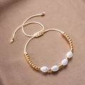 Handgeweven koordarmband met witte barokparels en gouden metalen kralen voor dames - Handgemaakte Geweven Parel Gouden Kraal Armband (BR24Y0385)