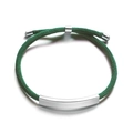 Détail du bracelet réglable en corde tressée verte avec une plaque en métal argenté - Style Poli Lisse / Vert