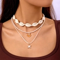 Dreiteiliges Boho-Halsketten-Set mit Seestern, Muschel und Perlen an einem Modellhals - Orange (NC25Y0073-4)