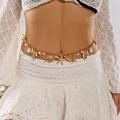 Detail of bohemian gold beach waist chain with starfish shells and pearls on a model - Bohemian Ocean Style Waist Chain (BJ26Y0033)