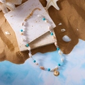 Blaue Perlenkette im Meeresstil mit natürlichen Muscheln, Türkis und goldenem Muschel-Anhänger - Blau Muschel Halskette
