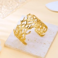 Eleganter goldener Korallen-Armreif mit filigraner Aststruktur und offenem Hohlraumdesign - Korallenzweig-Stil (BR25Y0160-2)