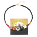 Collar de cuentas de Halloween con gato negro y perlas BOO sobre tarjeta temática - Collar Multicolor