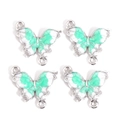 Détail de quatre pendentifs papillon en émail vert dégradé avec cadres en métal argenté - Dégradé Vert et Blanc Cadre Argenté (px1172-12)