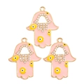 Dettaglio dei ciondoli mano di Hamsa in smalto rosa con strass incastonati e motivo malocchio - Mano di Fatima (Hamsa) / Rosa