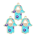 Detail van blauwe Hamsa Hand bedeltjes met boze oog motieven en strassteentjes - Hand van Fatima (Hamsa) / Blauw