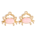 Gros plan de pendentifs crabe en émail rose dorés pour la création de bijoux - Style Crabe Rose (px1242-5)