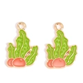Détail de breloques cactus colorées avec monture dorée et finition émail vert - Style Plante Vert Rouge (px1242-8)