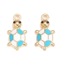 Vue détaillée de deux pendentifs tortue de mer avec émail bleu et blanc sur alliage - Style Tortue Bleu Blanc (px1242-19)