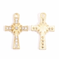 Detailansicht der Vorder- und Rückseite von vergoldeten Kreuzanhängern mit Strasssteinen - Vergoldeter Strass Kreuz Stil aus Legierung (px1289-9)