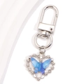 Détail du pendentif en cœur avec papillon dégradé bleu sur un porte-clés argenté brillant - Cadre Cœur Papillon Dégradé Bleu Violet (px1286-9)