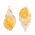 Détail d'un pendentif en forme de coquillage avec dégradé ambré et paillettes - Style Dégradé Jaune Ambre (px1269-4)