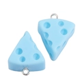 Gros plan de breloques fromage en résine bleu clair avec anneaux pour bijoux DIY - Style Fromage Bleu Clair (px1292-24)