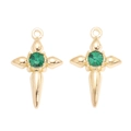 Détail de deux pendentifs croix gothiques dorés avec pierres centrales en cristal vert - Style Croix Strass Rond Vert Doré (px1303-2)