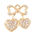 Détail d'un pendentif nœud et double cœur en alliage doré orné de strass étincelants - Style Nœud Cœur (px1305-4)
