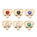 Vue détaillée de six pendentifs cœurs en cristal coloré avec bordures dorées fondues - Mélange de cœurs chevauchants irréguliers (Style 2 aléatoire)