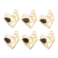 Détail de six pendentifs cœur dorés avec cristaux de goutte noirs et texture ondulée - Cœur Gouttelette Noir (px1311-20)