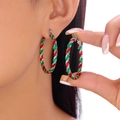 Orecchini a cerchio intrecciati natalizi con paillettes rosse e verdi brillanti - Stile Attorcigliato Glitter Rosso e Verde (ER25Y0269-1)