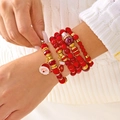 Détail du lot de bracelets de Noël en perles avec breloques Père Noël et flocon de neige - Rouge Vif (BR25Y0526-2)